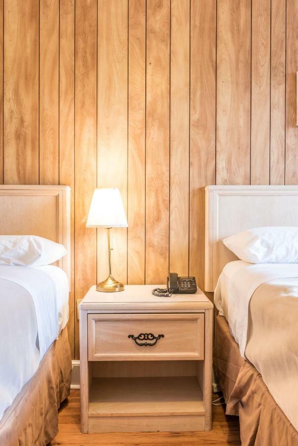 Lake City Motel Дартмут Экстерьер фото